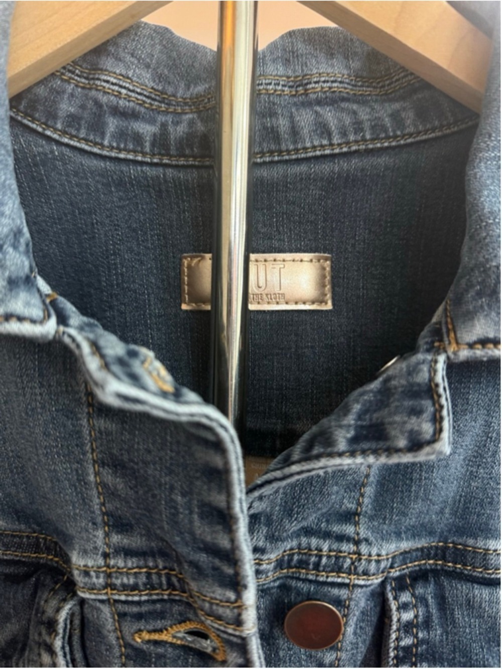 KUT from the Kloth Blue Denim Jean Jacket Size M, chest pocket, pin tuck - Picture 5 of 15